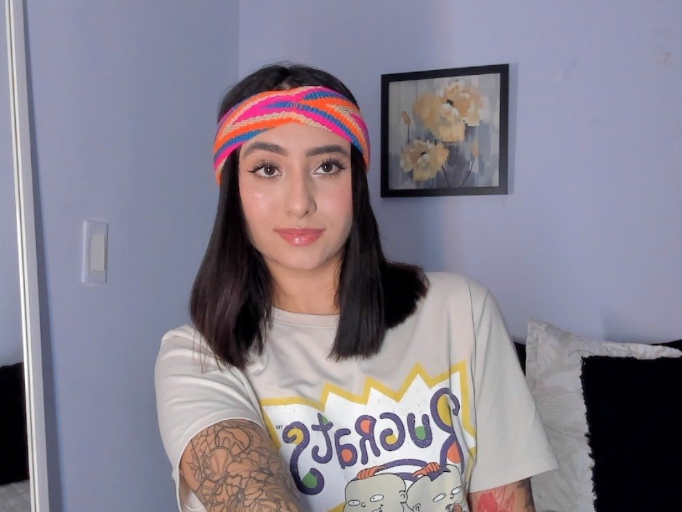 RoseHoldenn — LIVE on Streamate