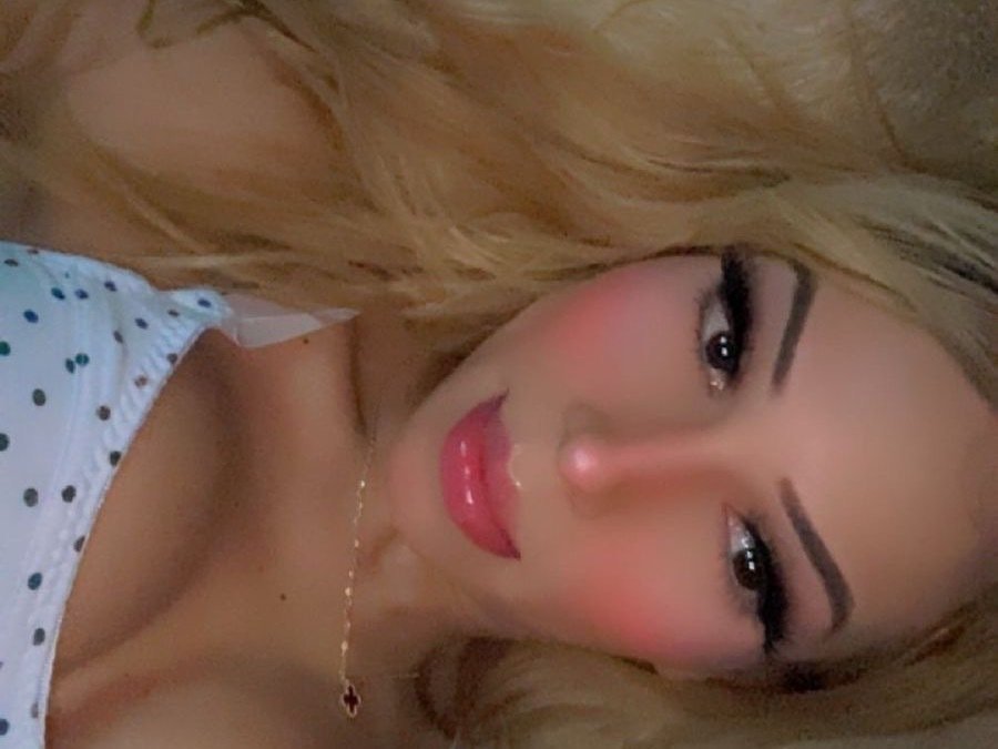 Roxxstrarx — LIVE on Streamate