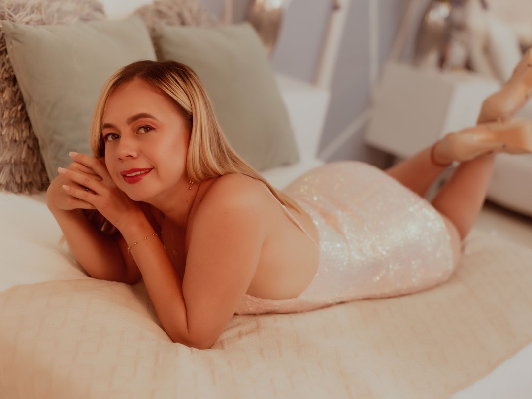 RoxyFioree — LIVE on Streamate