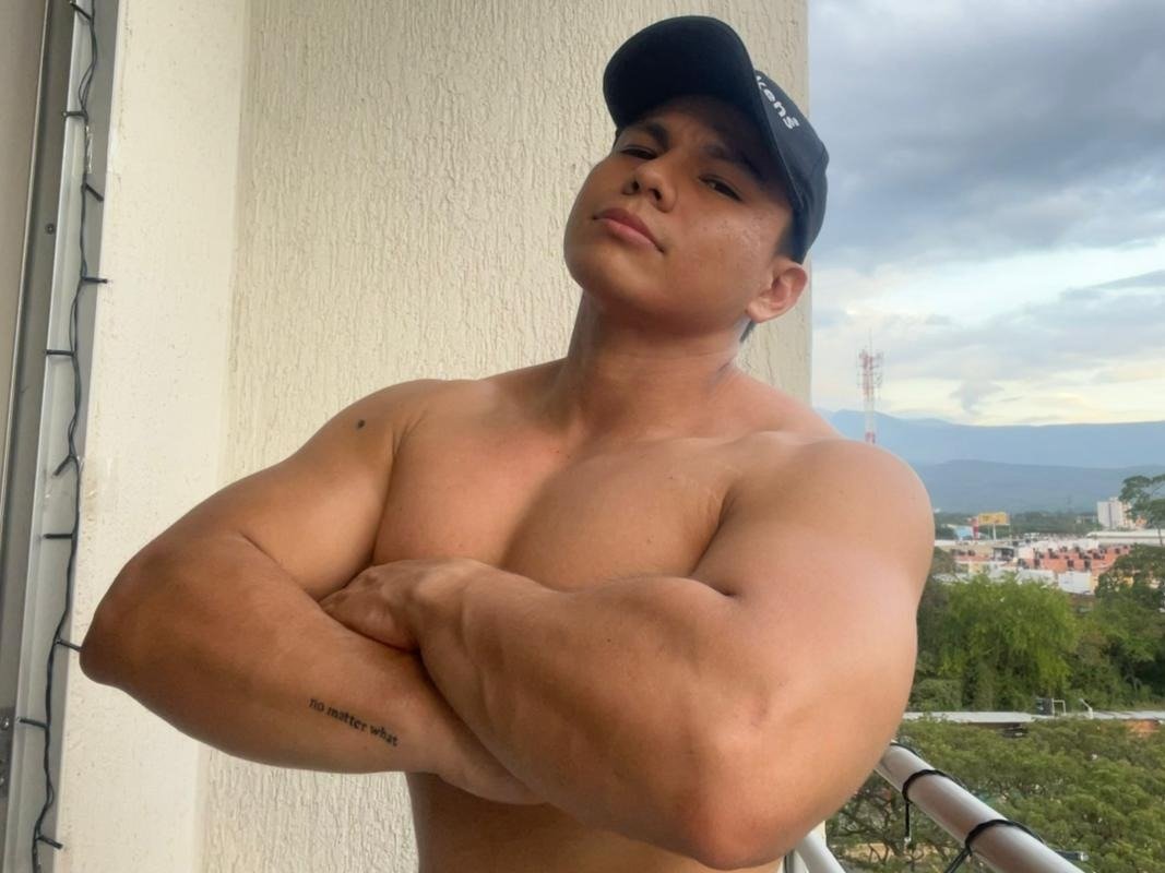 RoyConstance — LIVE on Streamate