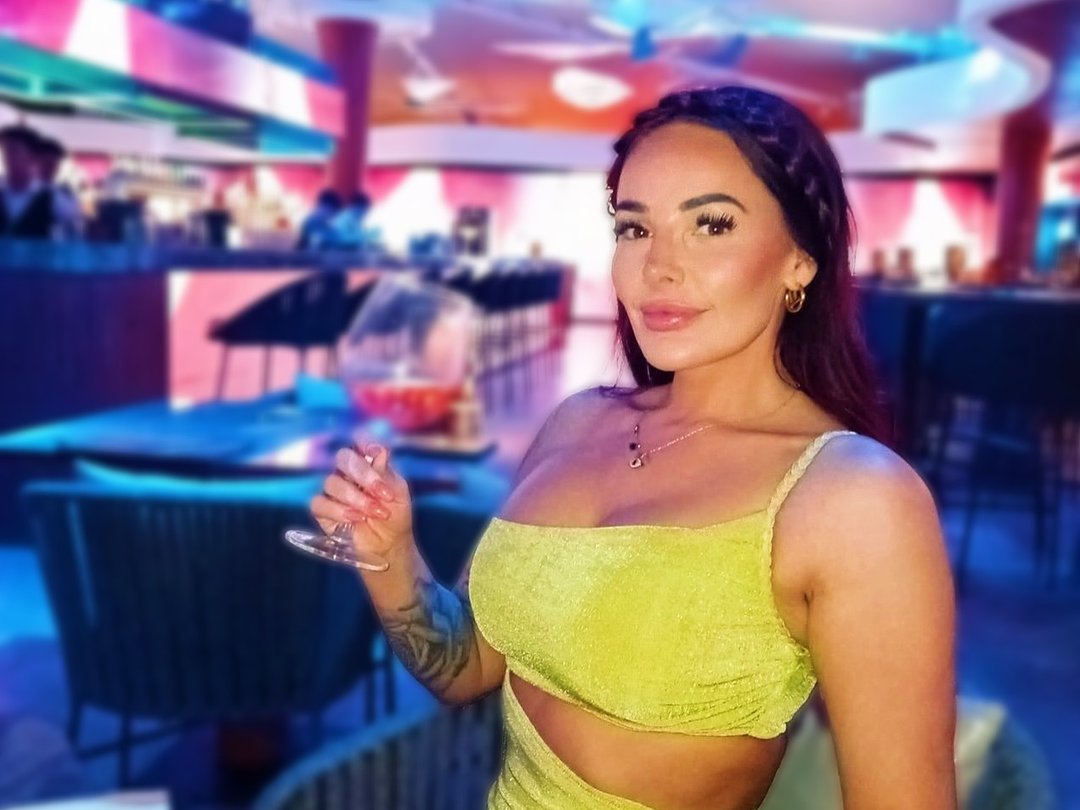 SOAKED_GYMGIRL_MILF_UK — LIVE on Streamate