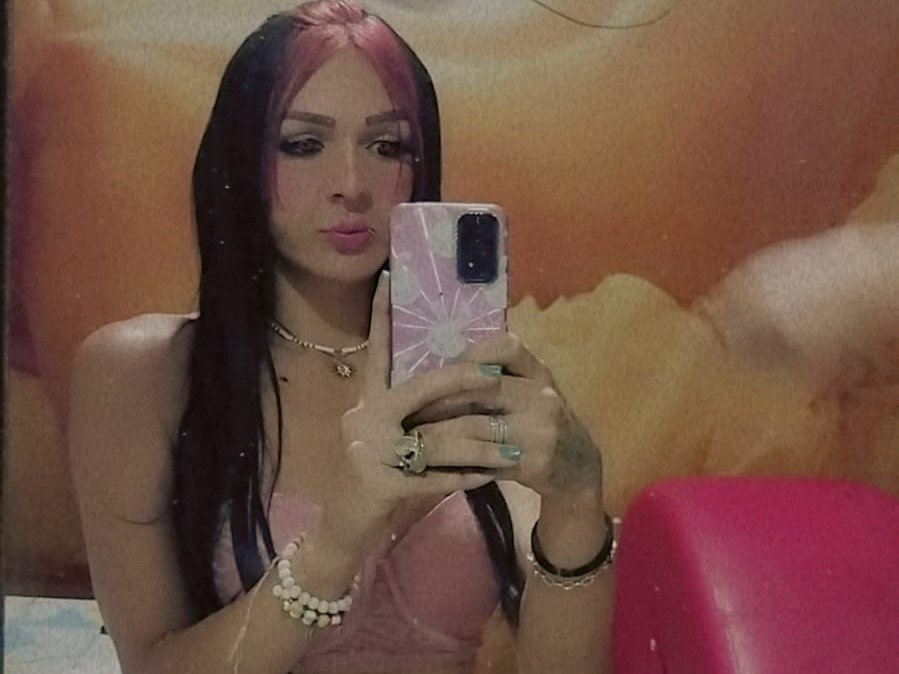 SaraSexxyDoll — LIVE on Streamate