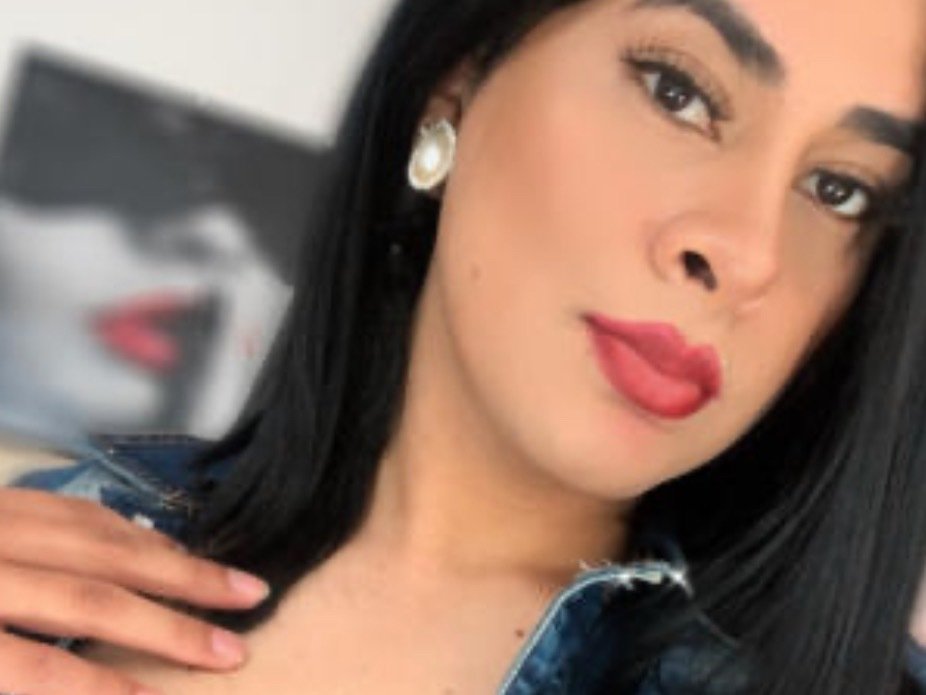 Sara_Winson — LIVE on Streamate