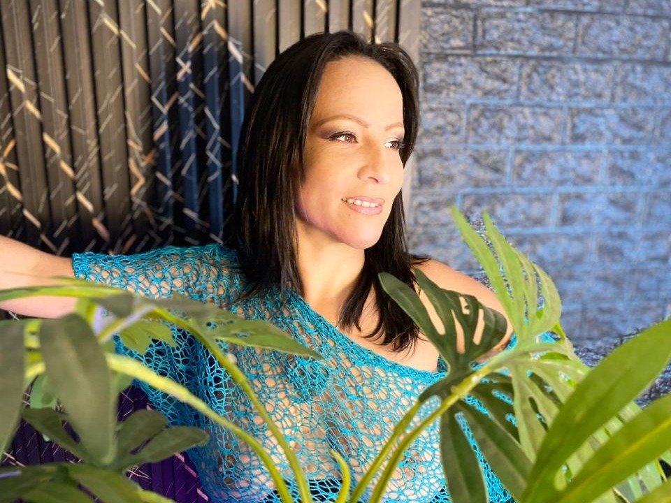 SaraaMoon46 — LIVE on Streamate