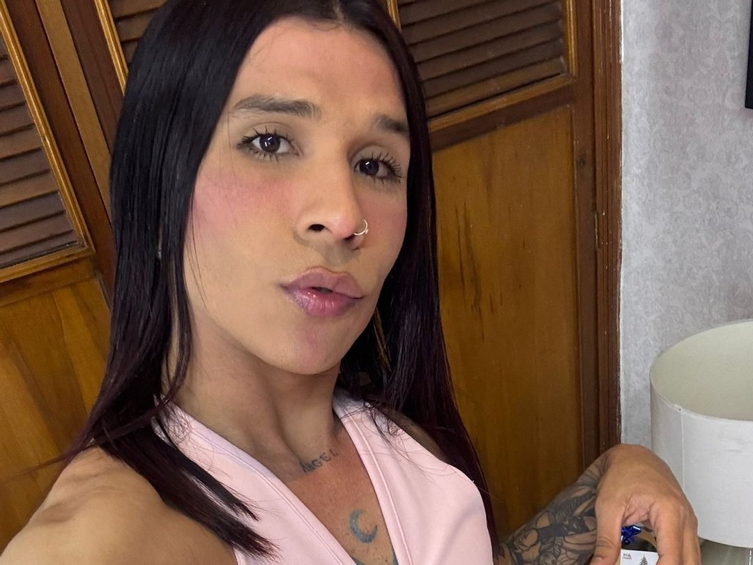 SaraaSofiia — LIVE on Streamate