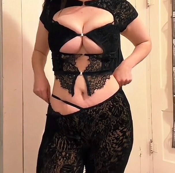 SeductiveScarlett18