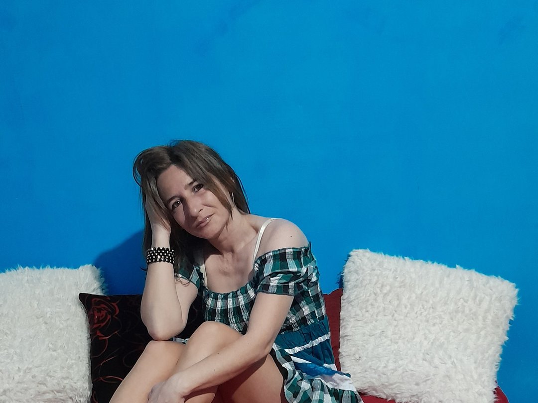 SelenaCade — LIVE on Streamate