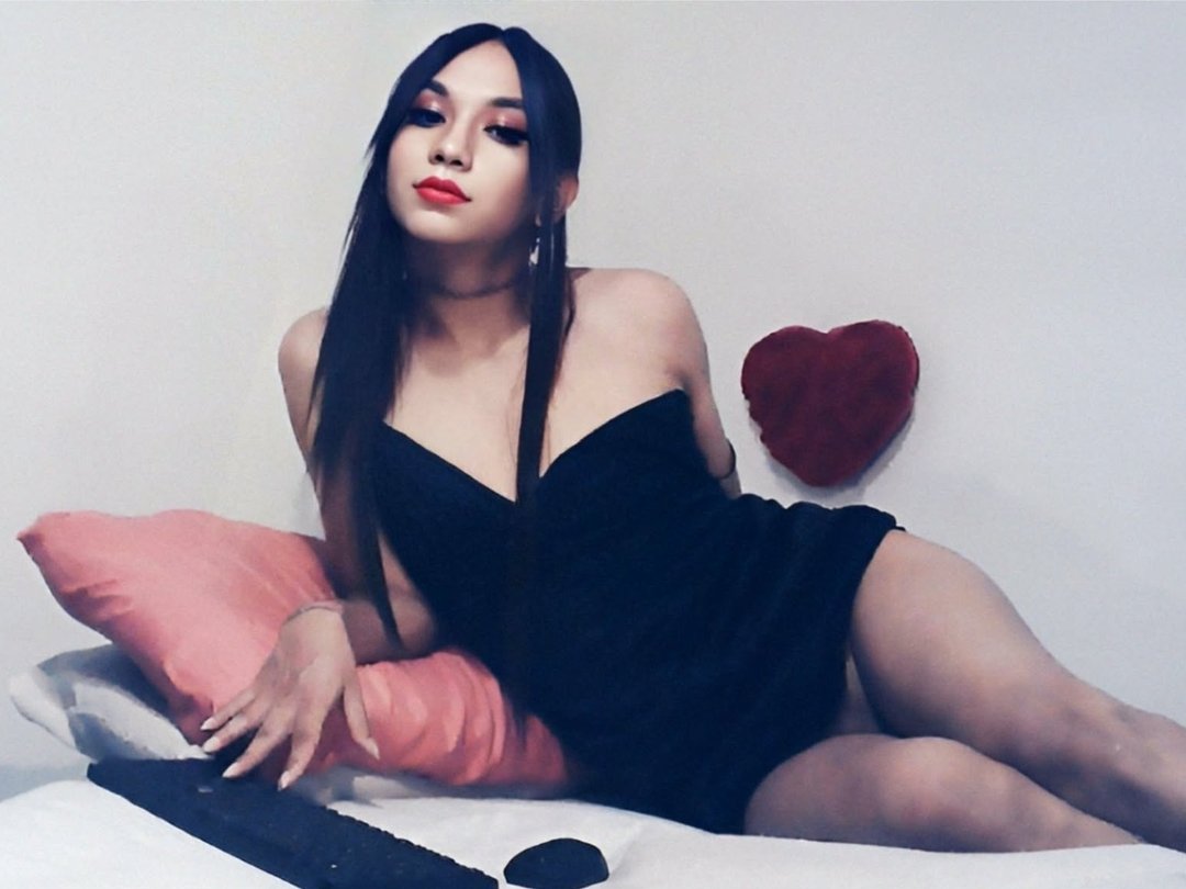 Selinsitalove — LIVE on Streamate