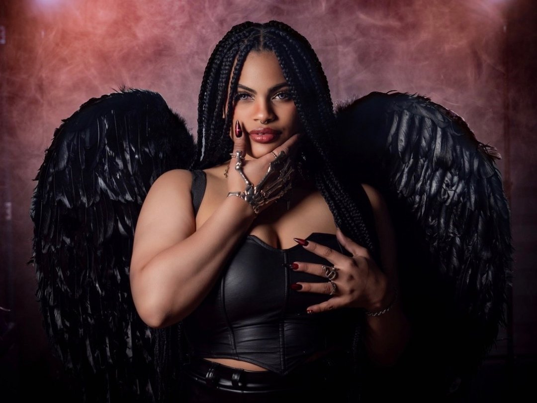 Shantall_Evans — LIVE on Streamate