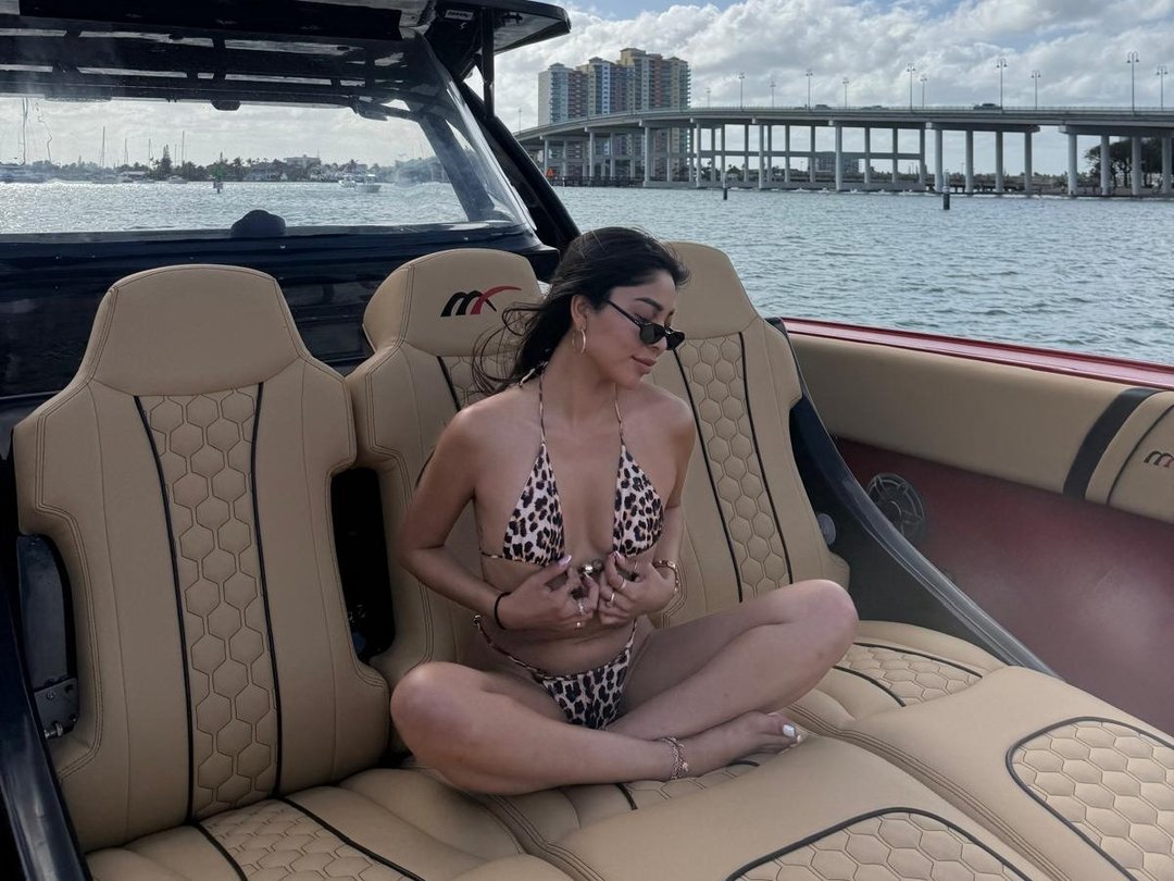 Sinderella888 — LIVE on Streamate