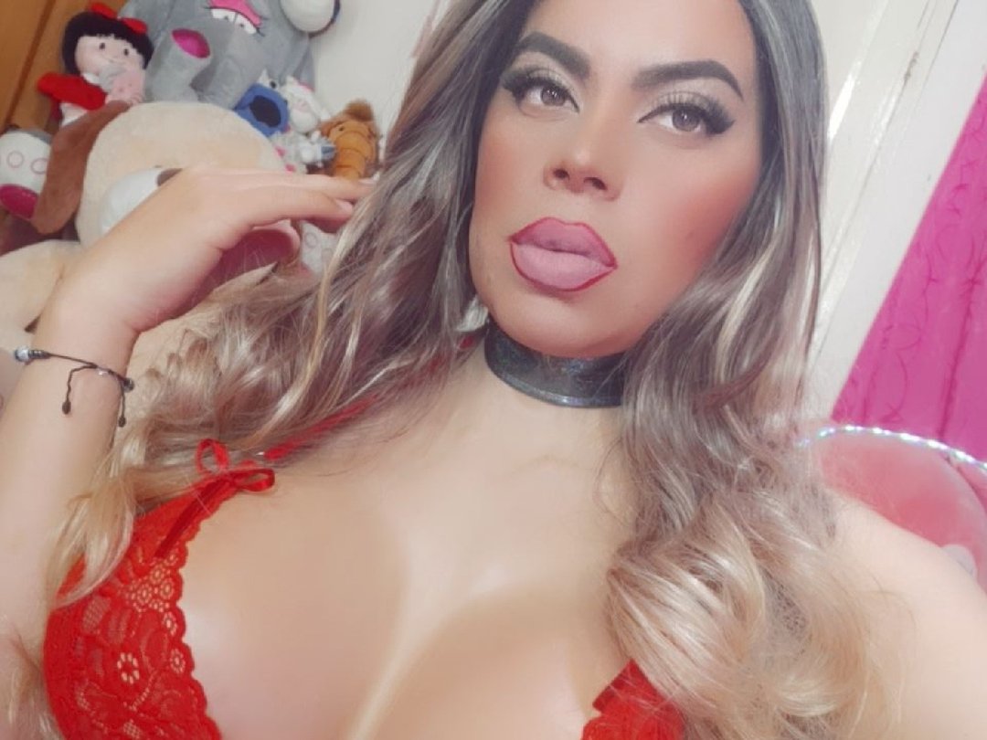 Soffi_Latyn — LIVE on Streamate