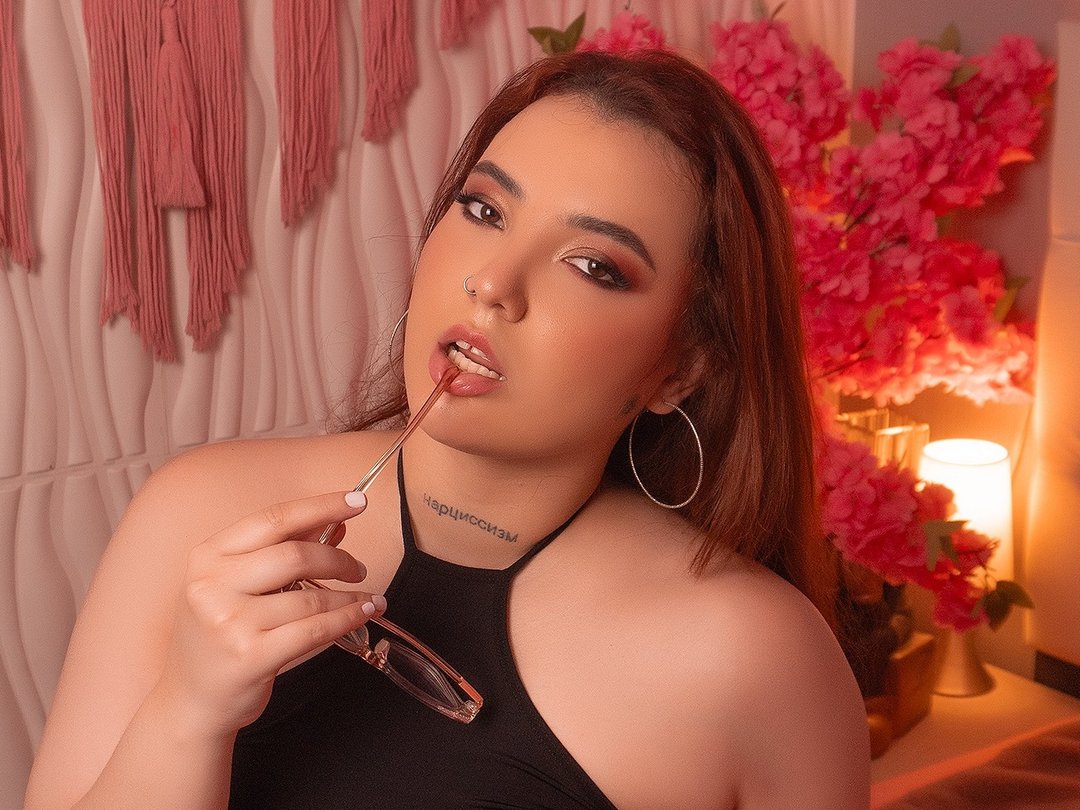 SophiaVegaXX — LIVE on Streamate