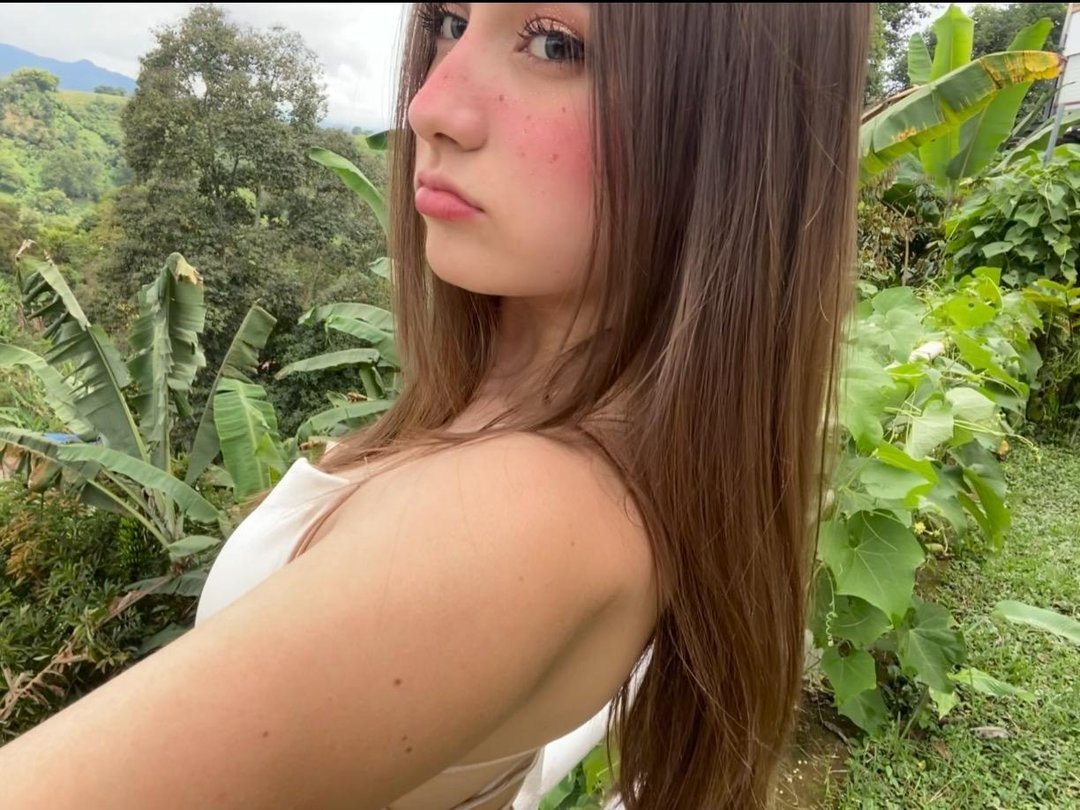 Sophiie_Collins — LIVE on Streamate