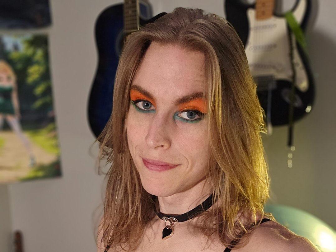 SweetBlueJay — LIVE on Streamate