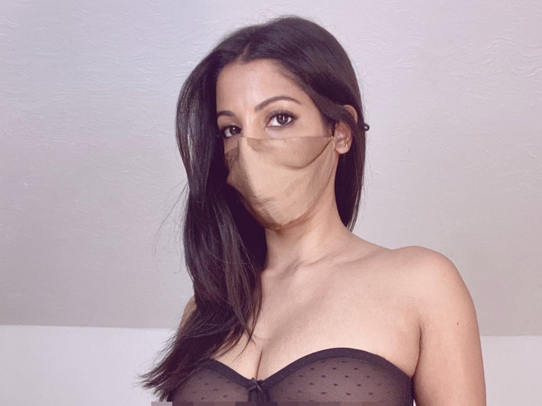 The_Goddess_Issa — LIVE on Streamate