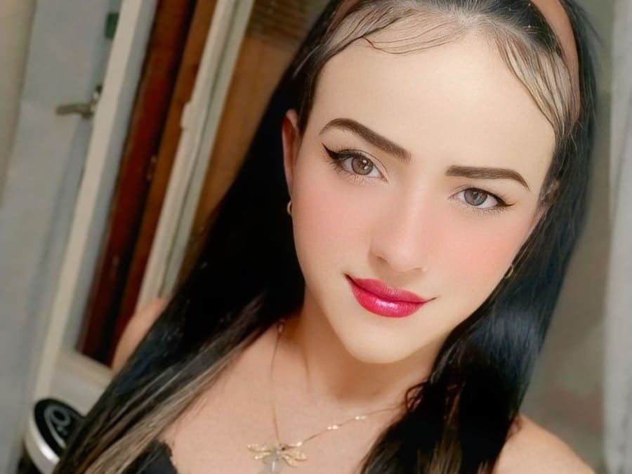 TianaPaez18 — LIVE on Streamate