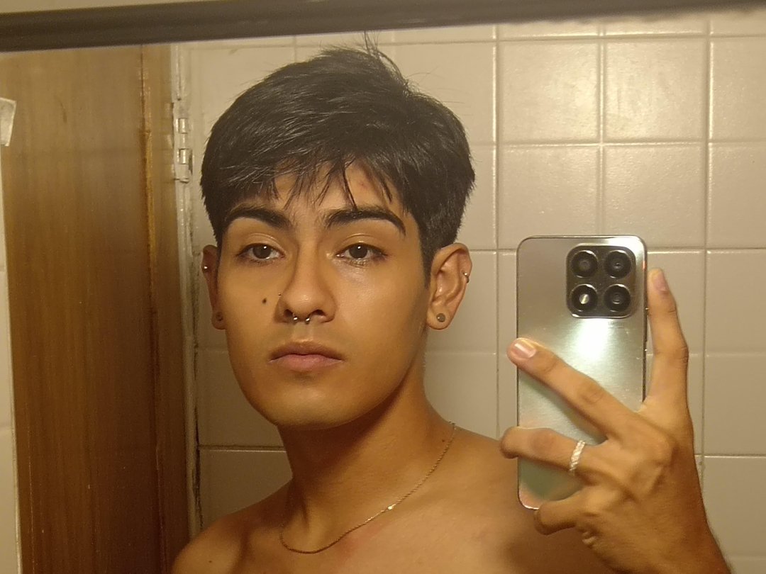 Tyler_Cruz — LIVE on Streamate