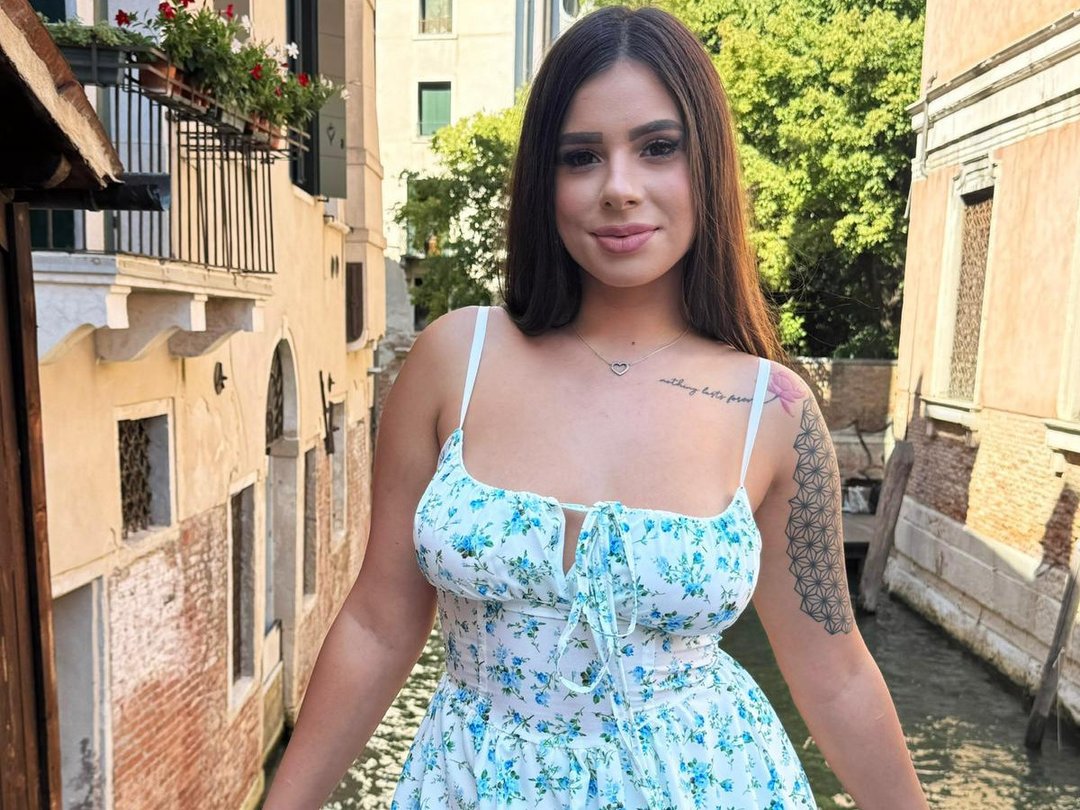 VIVIENNEh — LIVE on Streamate