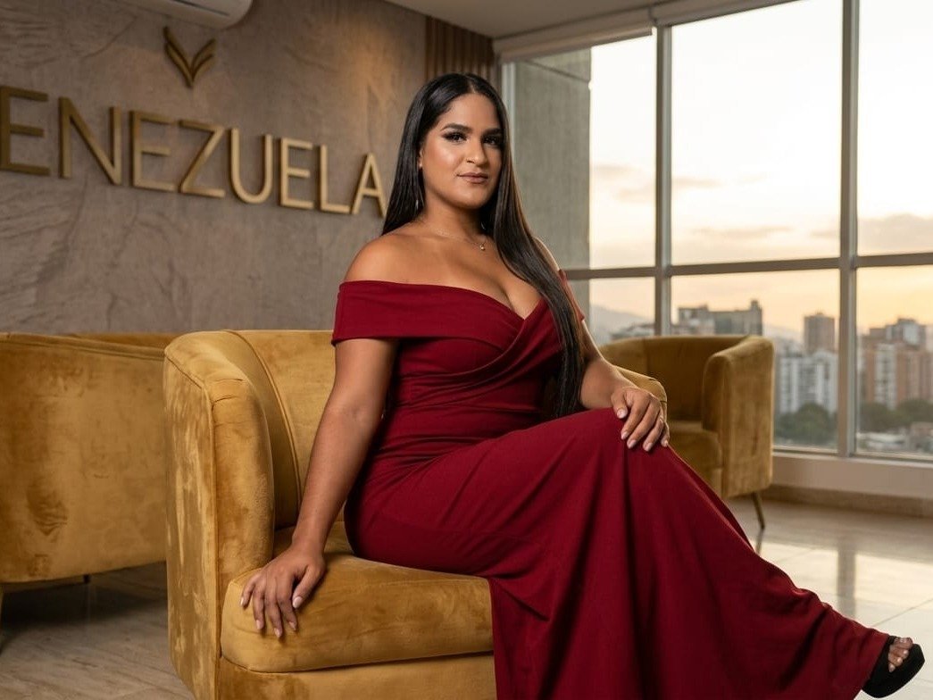 ValentinaNova24 — LIVE on Streamate