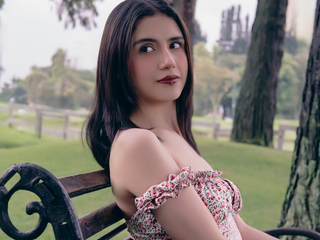 ValerieBank — LIVE on Streamate