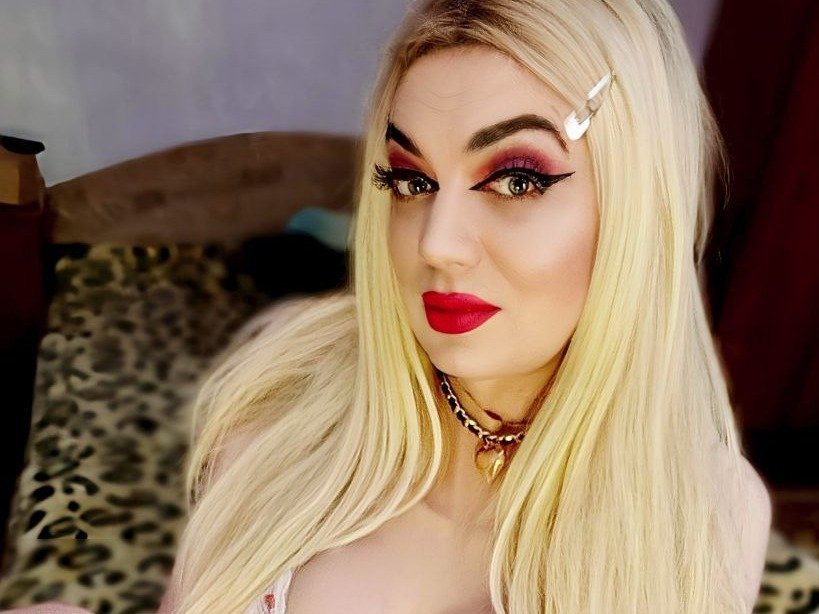 Venus_Jade — LIVE on Streamate