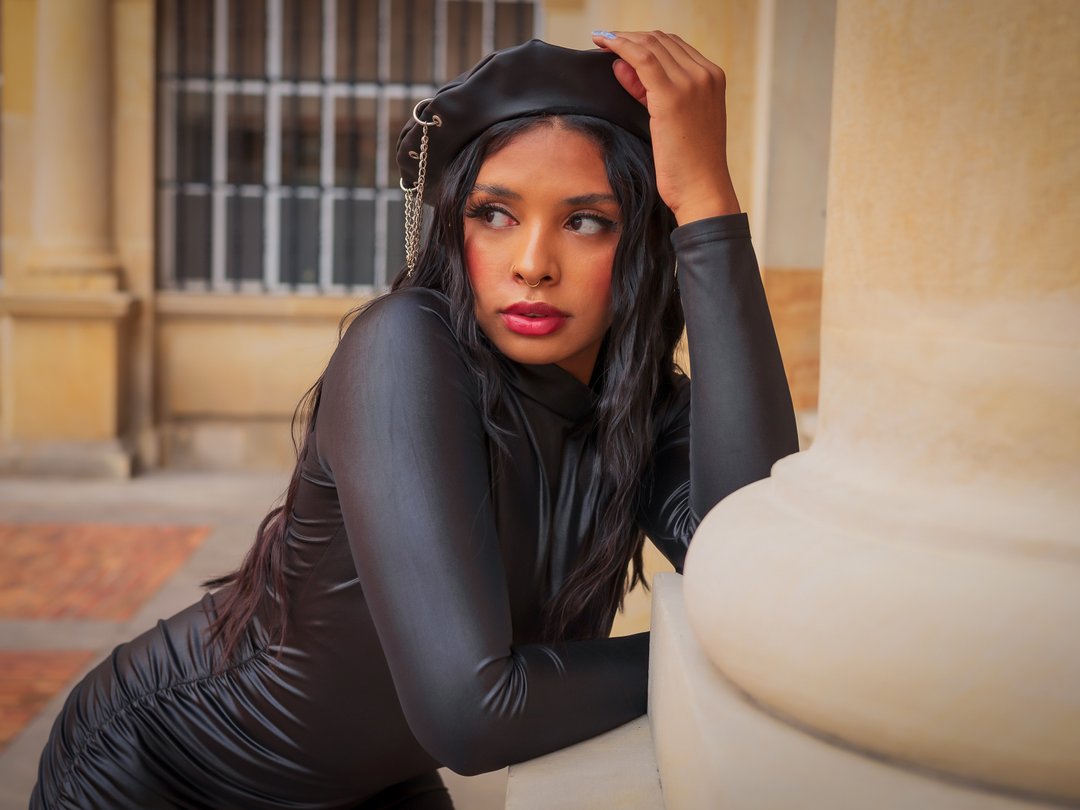 Viiolettgrey — LIVE on Streamate