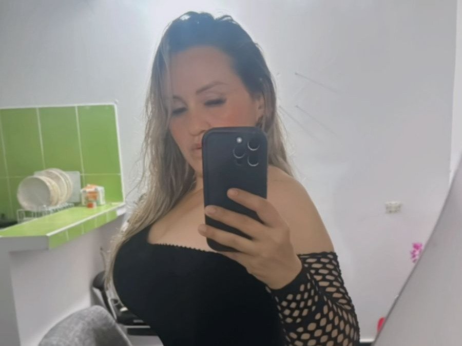Xiomara_Cephei — LIVE on Streamate