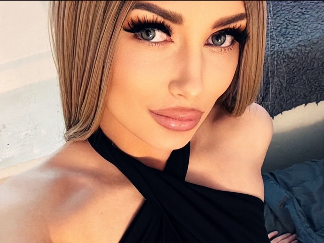 XoxoSky — LIVE on Streamate