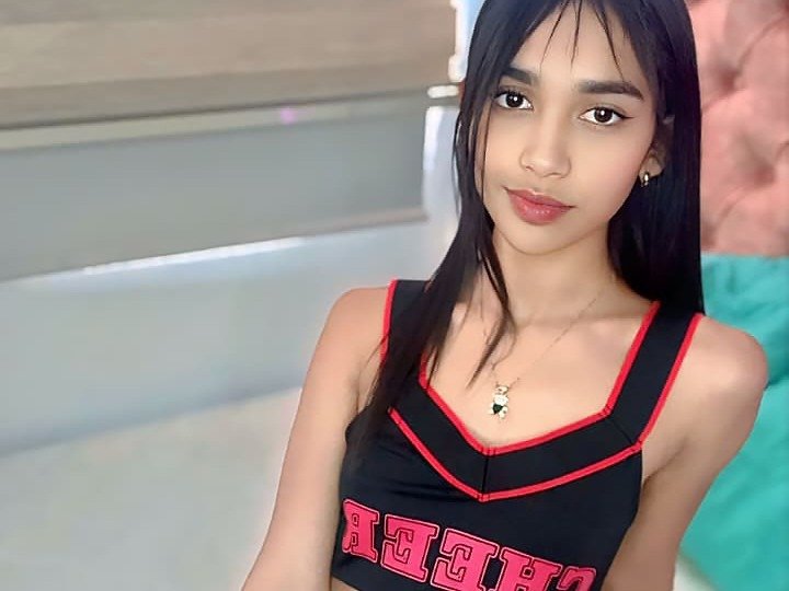 Yaya_Lm — LIVE on Streamate