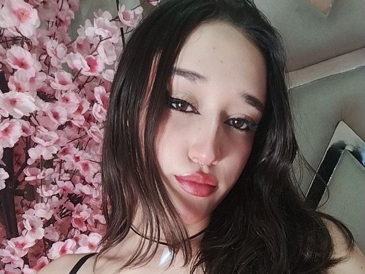 ZarynaShadow120 — LIVE on Streamate