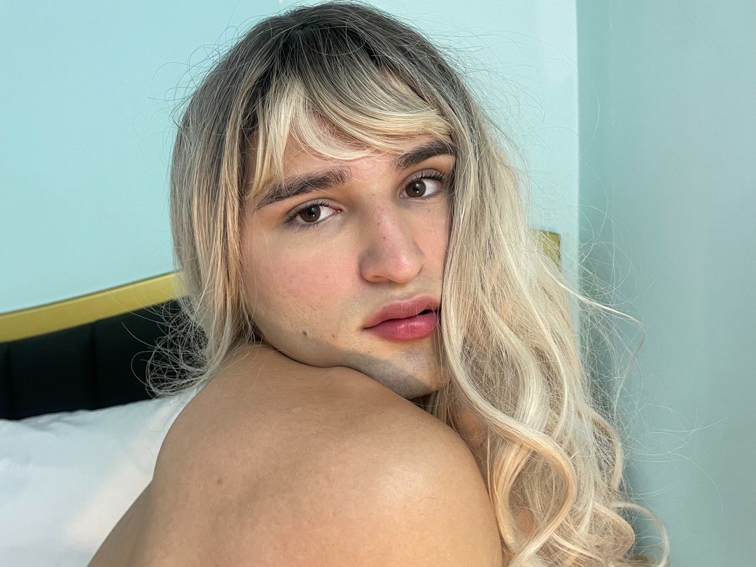 ZoeBanner — LIVE on Streamate