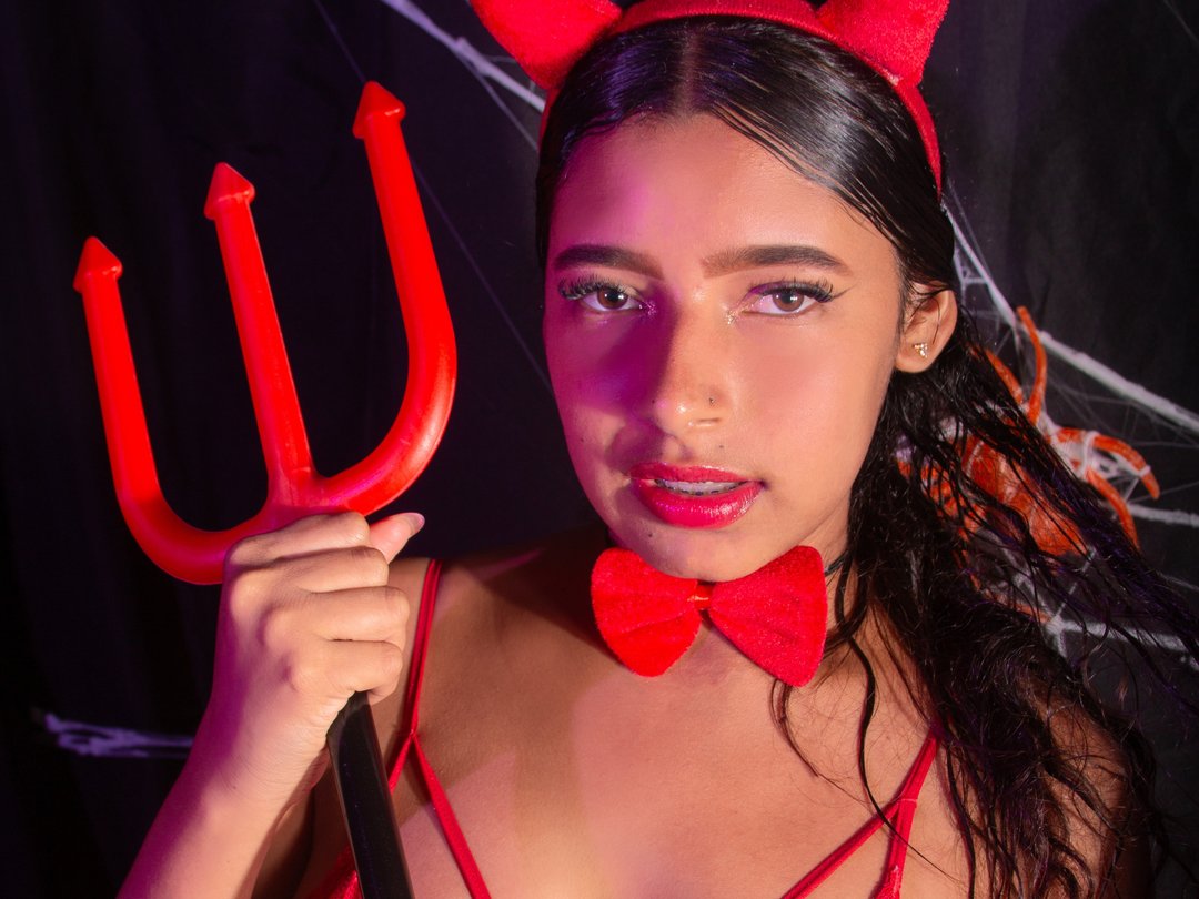 ZoeJohnson66 — LIVE on Streamate