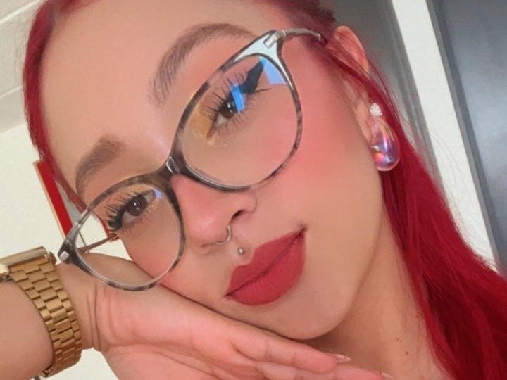 amelie_adams — LIVE on Streamate