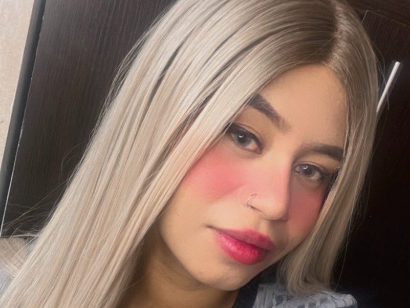 aprildanielss — LIVE on Streamate