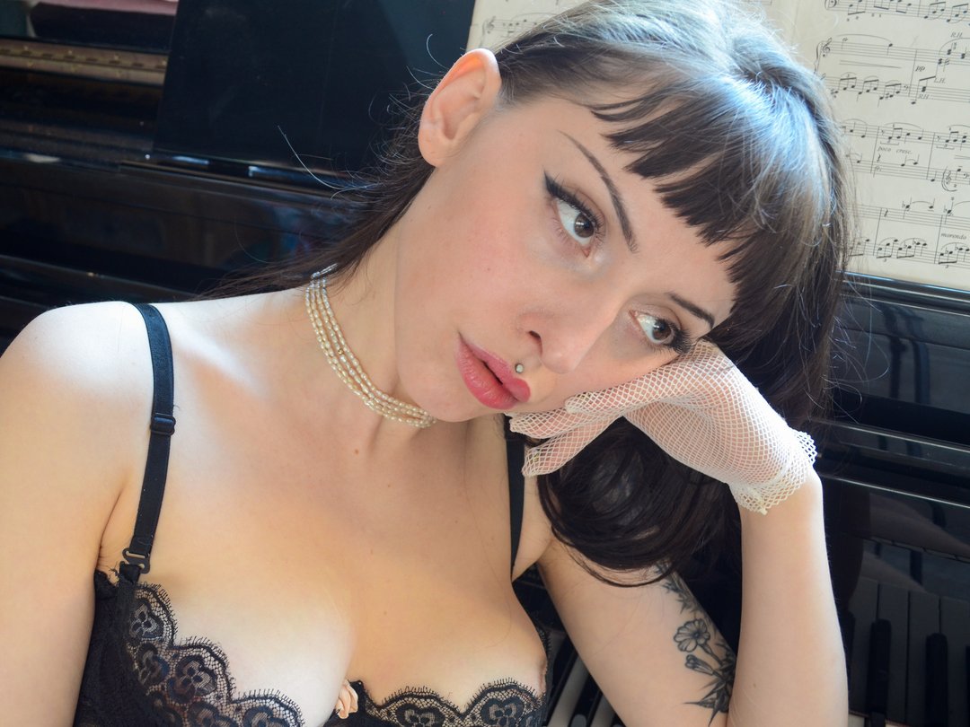 dovesdiary — LIVE on Streamate