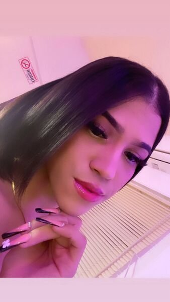 jennyfer_gil — LIVE on Streamate