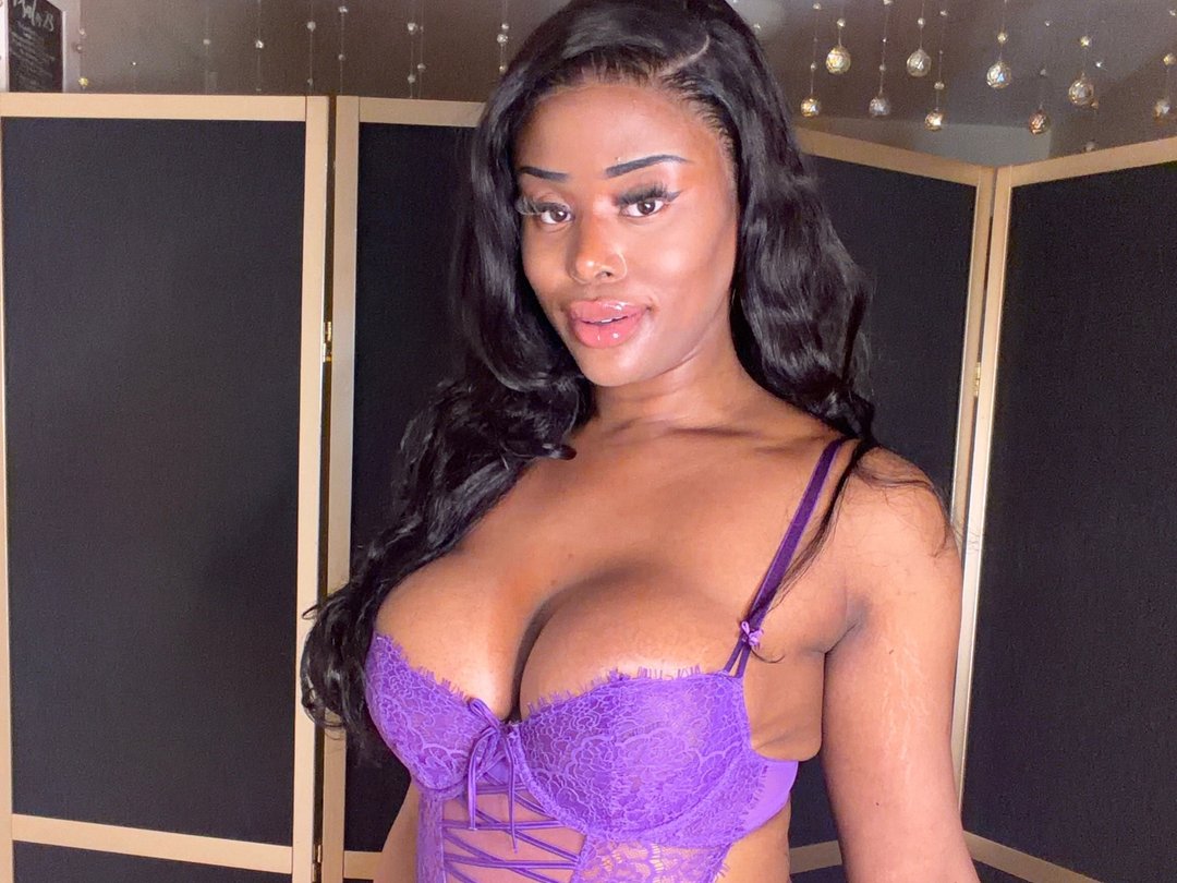 liratransxo — LIVE on Streamate