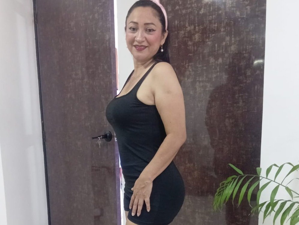 lisa_milff — LIVE on Streamate