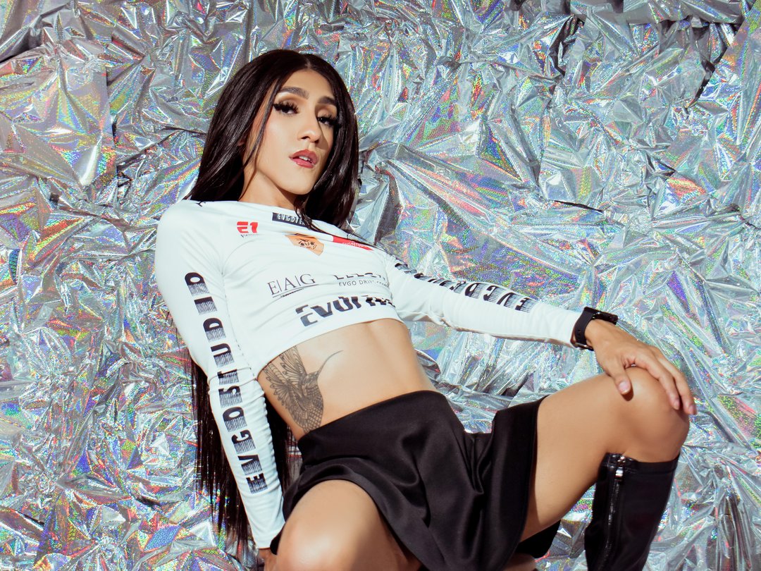 mia_ravenn — LIVE on Streamate