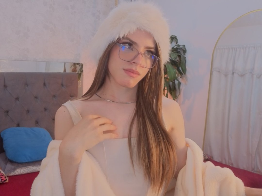 paris_24 — LIVE on Streamate