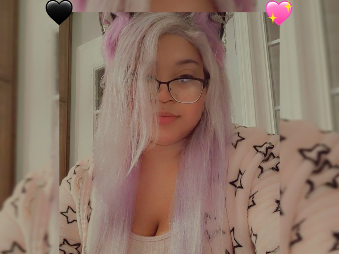 pixiedust_444 — LIVE on Streamate