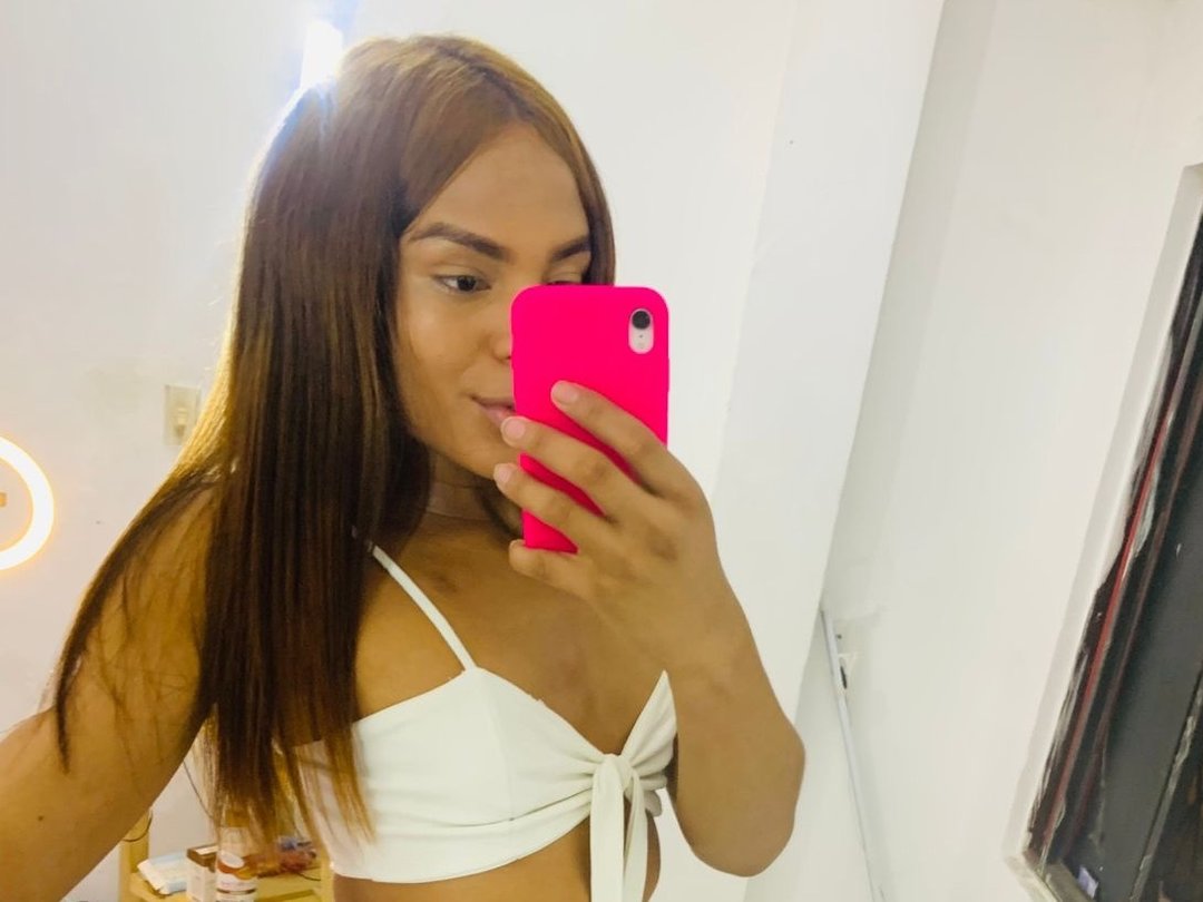 salome_doll — LIVE on Streamate