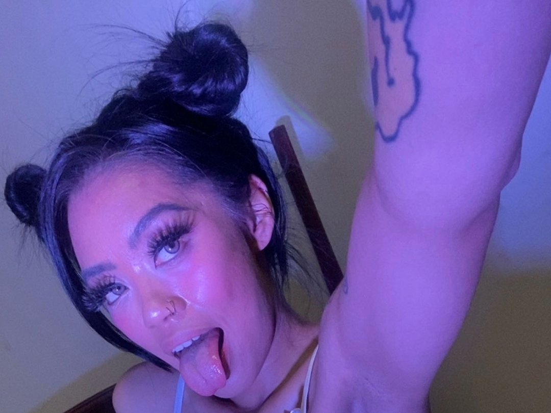 thesilkybaby — LIVE on Streamate