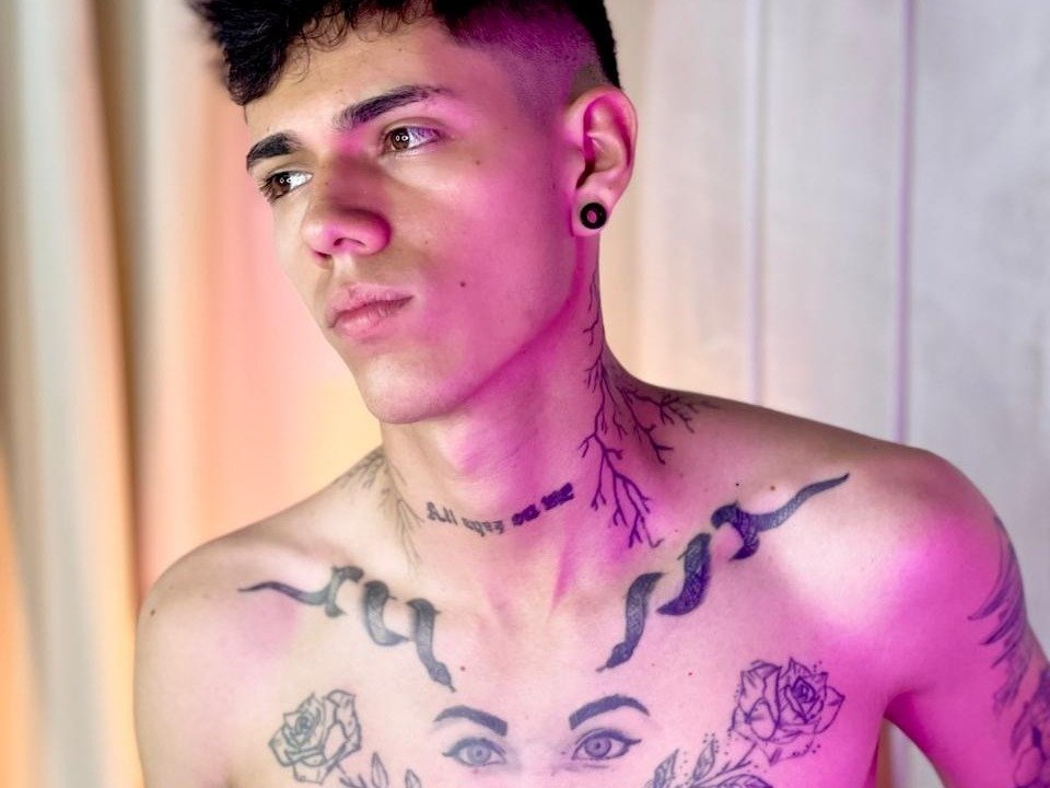 tommy_valverde — LIVE on Streamate