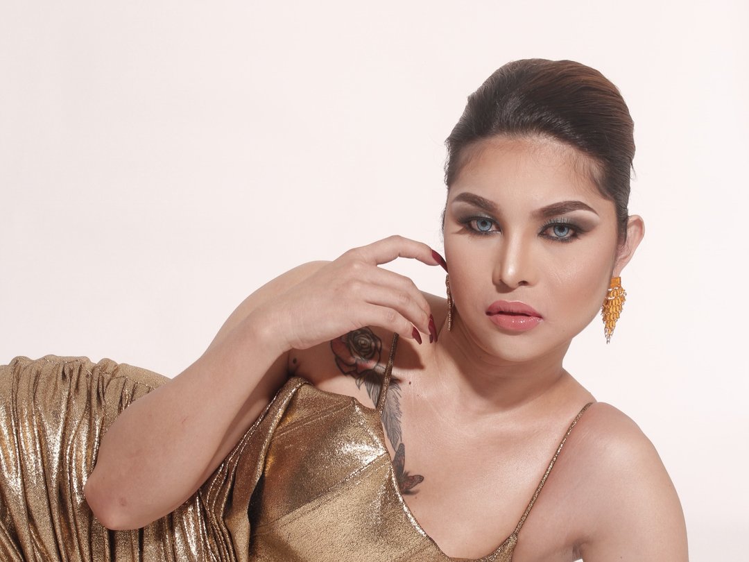 urSExyTranny — LIVE on Streamate