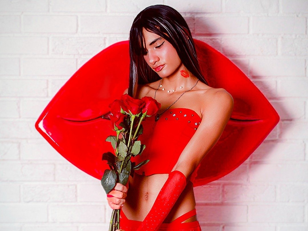 zuri_lux — LIVE on Streamate