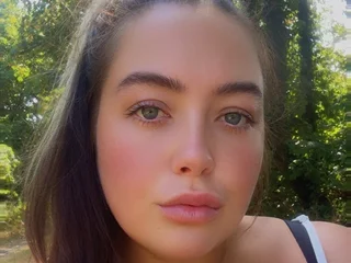 Brunette_Beautyy