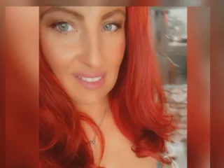 Izzy_Exclusive_UK