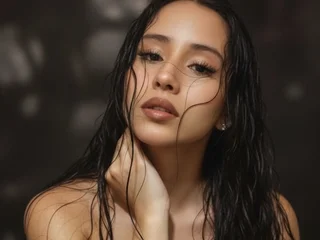 AlinaVega19