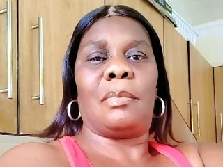 Blackbootycurvy